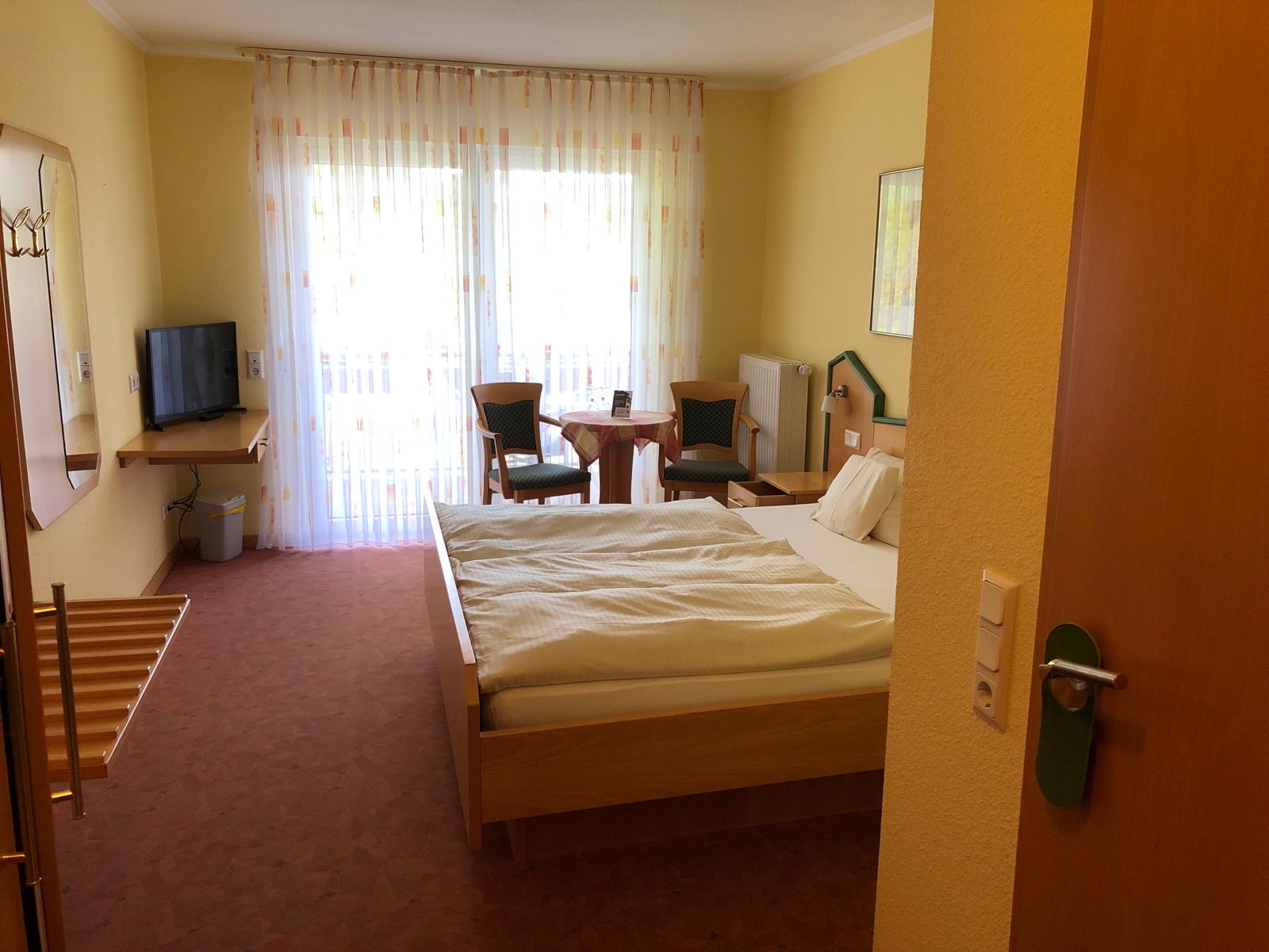 Doppelzimmer mit Balkon im Landhaus Schend