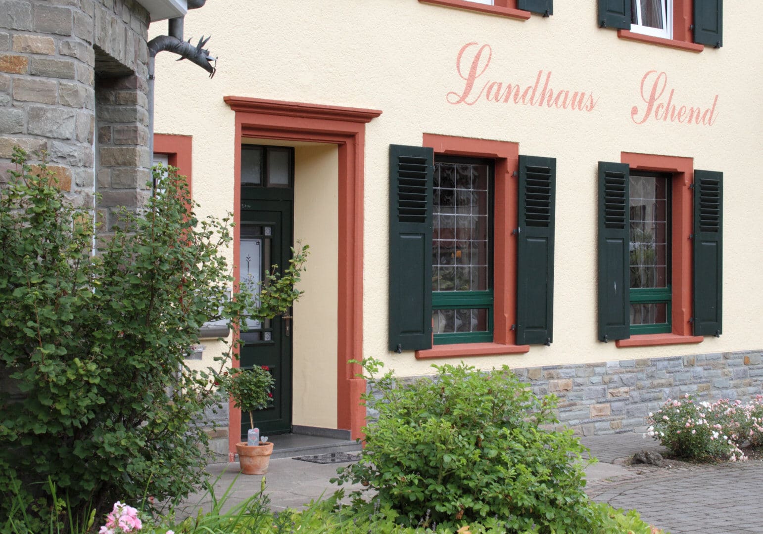 Façade avec l'enseigne Landhaus Schend